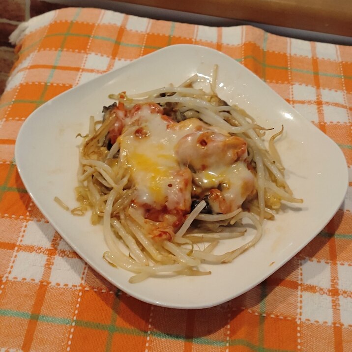 おつまみにもやしとキムチのレッドチェダーチーズ焼き